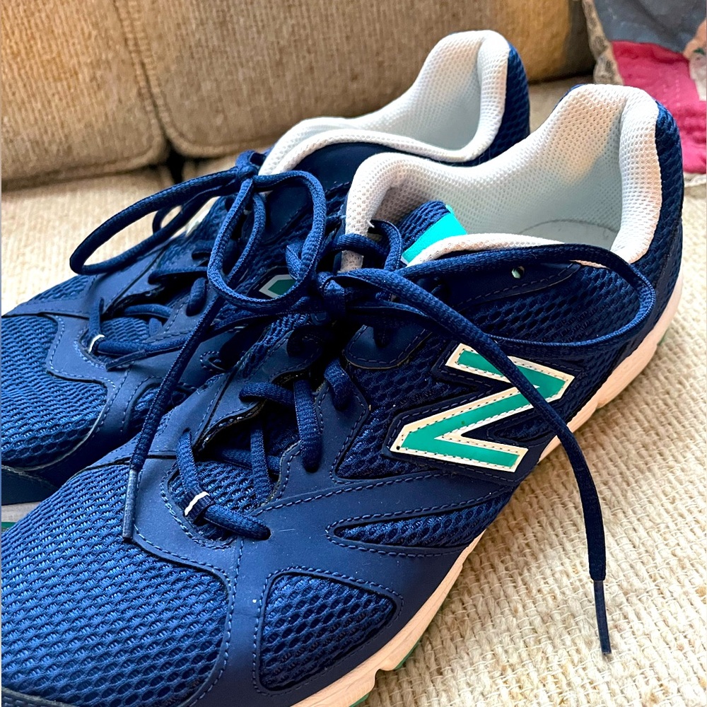 Women’s EUC New Balance Navy with Teal Size 10.5